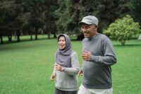 menjaga pola hidup sehat